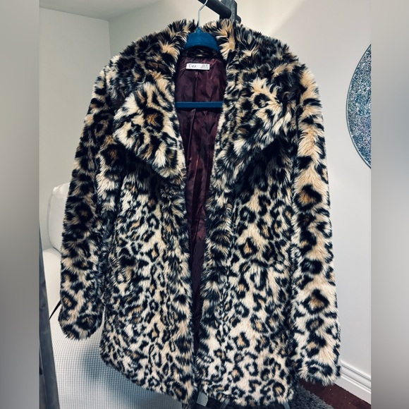 Faux Fur - Picture 1 of 5